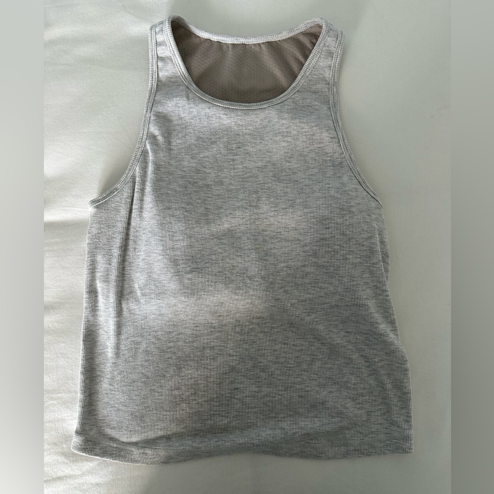 Vuori Pose Pylo Tank. Size small. White